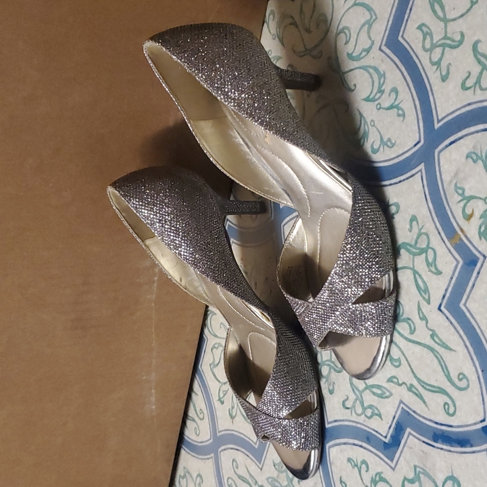 Shoes - Picture 4 of 6